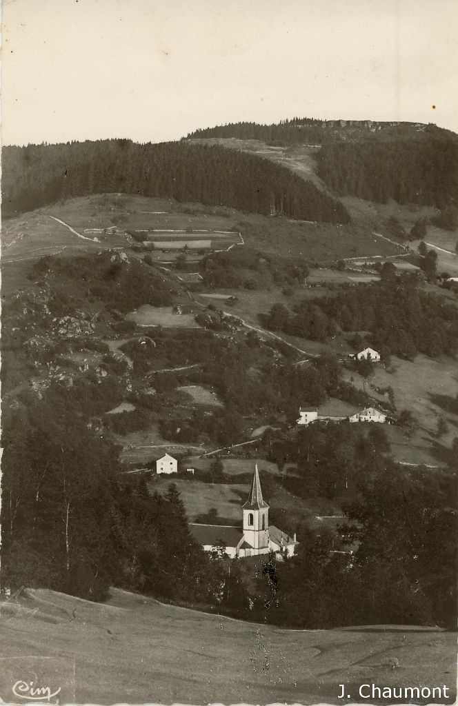 Basse-sur-le-Rupt - L'Eglise de Planois et le Haut du Roc (1016 m.).jpg